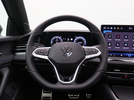 Volkswagen Passat Variant 1.5 eHybrid R-Line Edition 272PK DSG SOH 100%, Pano-Schuifdak, Trekhaak, Black Style, Led... ActivLease financial lease