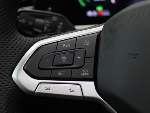 Volkswagen Passat Variant 1.5 eHybrid R-Line Edition 272PK DSG SOH 100%, Pano-Schuifdak, Trekhaak, Black Style, Led... ActivLease financial lease