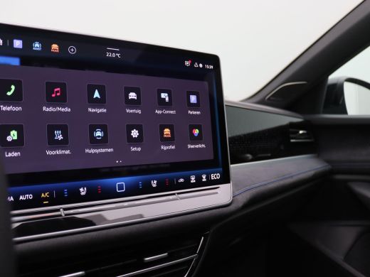 Volkswagen Passat Variant 1.5 eHybrid R-Line Edition 272PK DSG SOH 100%, Pano-Schuifdak, Trekhaak, Black Style, Led... ActivLease financial lease