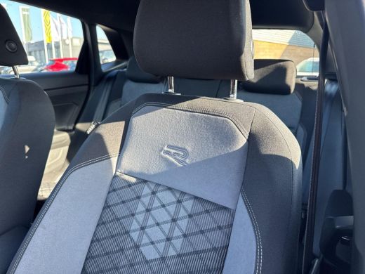 Volkswagen Polo 1.0 TSI R-Line | 95 pk | A-Camera | IQ. Light | Automaat | App Connect | Lane Assist | ActivLease financial lease