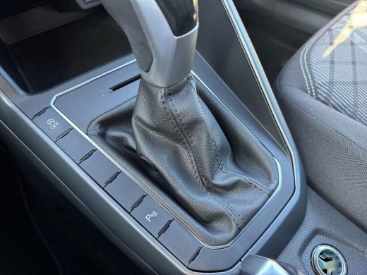 Volkswagen Polo 1.0 TSI R-Line | 95 pk | A-Camera | IQ. Light | Automaat | App Connect | Lane Assist | ActivLease financial lease