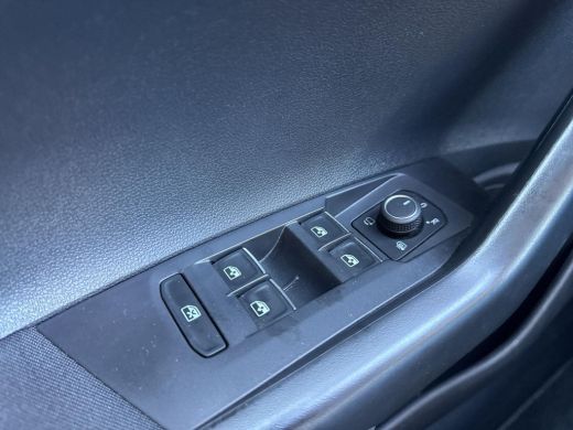 Volkswagen Polo 1.0 TSI R-Line | 95 pk | A-Camera | IQ. Light | Automaat | App Connect | Lane Assist | ActivLease financial lease