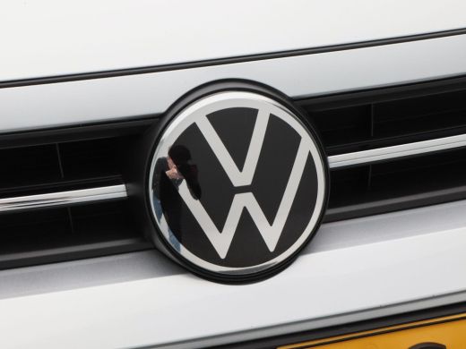 Volkswagen Polo 1.0 TSi R-Line | Adaptive Cruise | Climatronic | CarPlay | Parkeersensoren | Navigatie | 16 Inch ... ActivLease financial lease