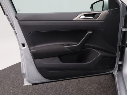 Volkswagen Polo 1.0 TSi R-Line | Adaptive Cruise | Climatronic | CarPlay | Parkeersensoren | Navigatie | 16 Inch ... ActivLease financial lease