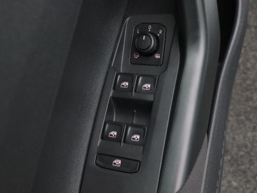 Volkswagen Polo 1.0 TSi R-Line | Adaptive Cruise | Climatronic | CarPlay | Parkeersensoren | Navigatie | 16 Inch ... ActivLease financial lease