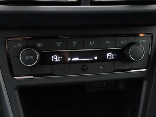 Volkswagen Polo 1.0 TSi R-Line | Adaptive Cruise | Climatronic | CarPlay | Parkeersensoren | Navigatie | 16 Inch ... ActivLease financial lease