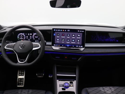 Volkswagen Tayron 1.5 eHybrid R-Line Edition 272PK DSG Pano-Schuifdak, Trekhaak, 20" LM Velgen, Navi via Apple Carp... ActivLease financial lease