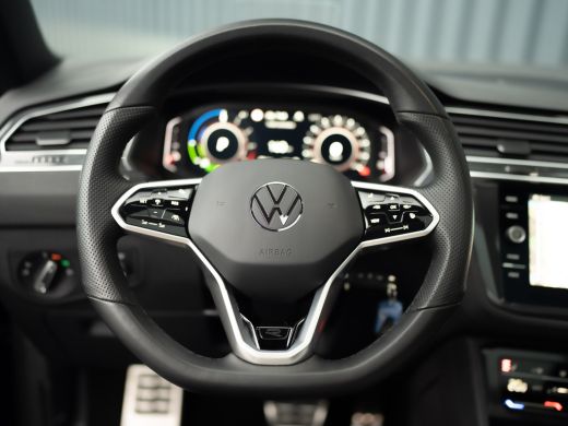 Volkswagen Tiguan 1.4 TSI eHybrid R-Line Business+ | Panodak | 360 Camera | Trekhaak wegkl. | Head Up | Prijs Rijkl... ActivLease financial lease