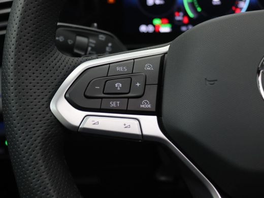 Volkswagen Tiguan 1.5 eHybrid R-Line Edition 272PK DSG Pano-Schuifdak, Black Style, Keyless, Navi via Apple Carplay... ActivLease financial lease