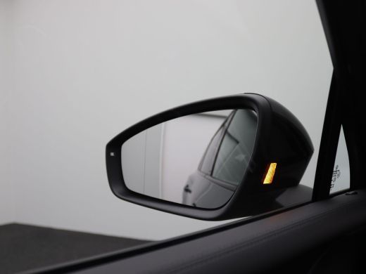 Volkswagen Tiguan 1.5 eHybrid R-Line Edition 272PK DSG Pano-Schuifdak, Black Style, Keyless, Navi via Apple Carplay... ActivLease financial lease