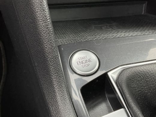 Volkswagen Tiguan Allspace 1.5 TSI R-Line 7p. Pano.dak Stoelverw. Carplay Business+ ActivLease financial lease