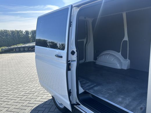 Volkswagen Transporter 2.0 TDI / L1H1 / 1e EIG. / CAMERA / CRUISE / AIRCO / ACHTERKLEP / APPLE CARPLAY / ANDROID AUTO ActivLease financial lease