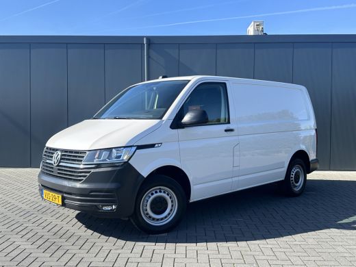 Volkswagen Transporter 2.0 TDI / L1H1 / 1e EIG. / CAMERA / CRUISE / AIRCO / ACHTERKLEP / APPLE CARPLAY / ANDROID AUTO ActivLease financial lease