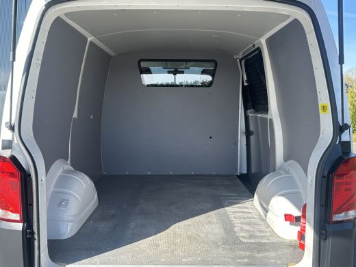Volkswagen Transporter 2.0 TDI / L1H1 / 1e EIG. / CAMERA / CRUISE / AIRCO / ACHTERKLEP / APPLE CARPLAY / ANDROID AUTO ActivLease financial lease