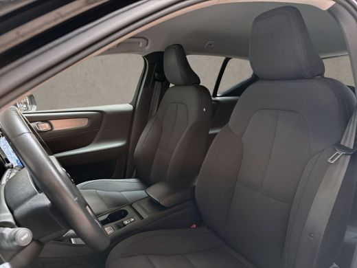 Volvo  XC40 1.5 T2 Sport Automaat (APPLE CARPLAY, GROOT NAVI, CAMERA, STUUR/STOELVERWARMING, GETINT GLAS, SPO... ActivLease financial lease