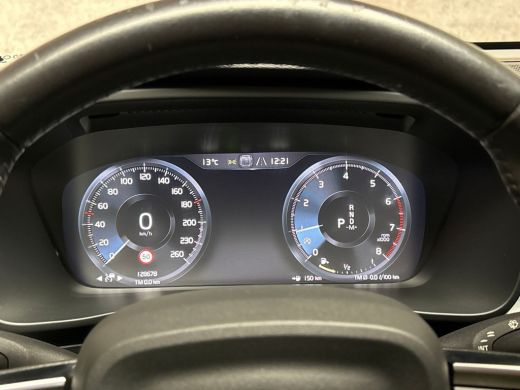 Volvo  XC40 1.5 T2 Sport Automaat (APPLE CARPLAY, GROOT NAVI, CAMERA, STUUR/STOELVERWARMING, GETINT GLAS, SPO... ActivLease financial lease