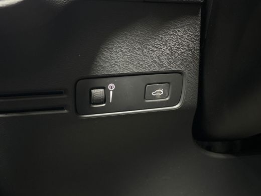 Volvo  XC40 1.5 T2 Sport Automaat (APPLE CARPLAY, GROOT NAVI, CAMERA, STUUR/STOELVERWARMING, GETINT GLAS, SPO... ActivLease financial lease