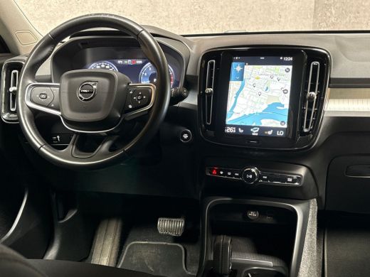 Volvo  XC40 1.5 T2 Sport Automaat (APPLE CARPLAY, GROOT NAVI, CAMERA, STUUR/STOELVERWARMING, GETINT GLAS, SPO... ActivLease financial lease