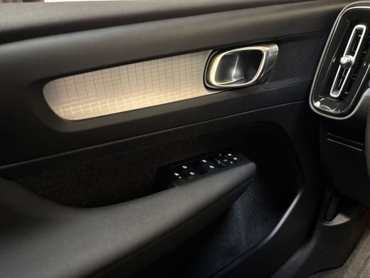 Volvo  XC40 1.5 T4 Recharge Inscription 211Pk Automaat (APPLE CARPLAY, GROOT NAVI, CAMERA, GETINT GLAS, SPORT... ActivLease financial lease