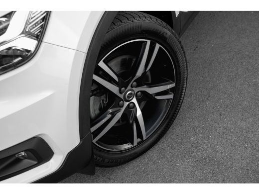 Volvo  XC40 1.5 T5 Recharge 263pk R-Design | Trekhaak | Panoramadak | Camera | Bestuurdersstoel Elektrisch ActivLease financial lease