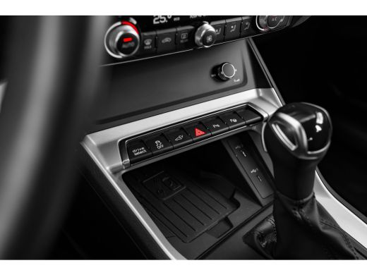 Audi Q3 45 TFSI e Advanced Edition 245 PK | 360 Camera | Sportstoelen | Carplay | Stoelverwarming Voor | ... ActivLease financial lease