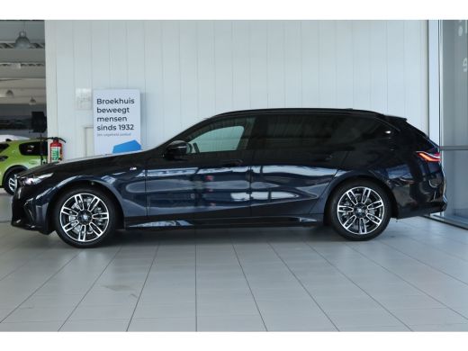 BMW 5 Serie Touring 520i M-SPORT | Adapt. Cruise | Stoelventilatie | Harman & Kardon | Pano | HUD | 360 Camer... ActivLease financial lease