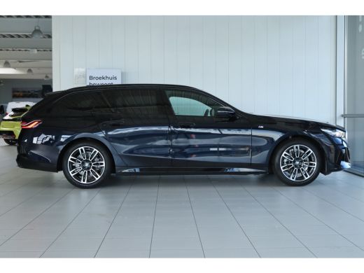 BMW 5 Serie Touring 520i M-SPORT | Adapt. Cruise | Stoelventilatie | Harman & Kardon | Pano | HUD | 360 Camer... ActivLease financial lease