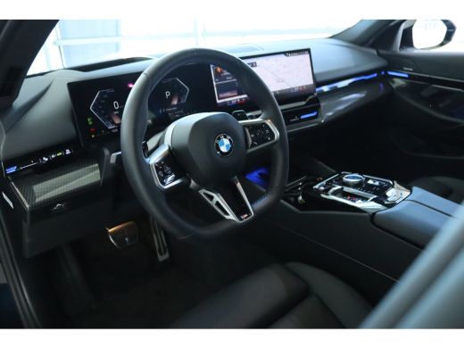BMW 5 Serie Touring 520i M-SPORT | Adapt. Cruise | Stoelventilatie | Harman & Kardon | Pano | HUD | 360 Camer... ActivLease financial lease