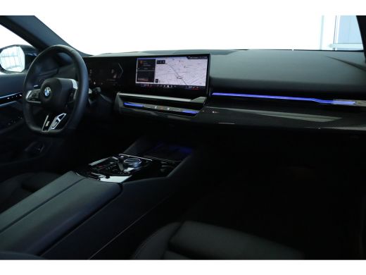 BMW 5 Serie Touring 520i M-SPORT | Adapt. Cruise | Stoelventilatie | Harman & Kardon | Pano | HUD | 360 Camer... ActivLease financial lease