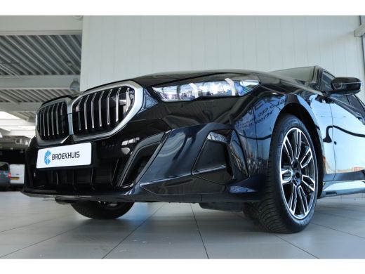 BMW 5 Serie Touring 520i M-SPORT | Adapt. Cruise | Stoelventilatie | Harman & Kardon | Pano | HUD | 360 Camer... ActivLease financial lease