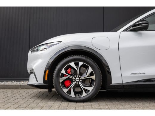 Ford Mustang Mach-E Mach-E AWD 75 kWh | Pano-dak | B&O audio | Standkachel | 360 Camera | Leder | Stuur, Stoel en Voo... ActivLease financial lease