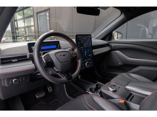 Ford Mustang Mach-E Mach-E AWD 75 kWh | Pano-dak | B&O audio | Standkachel | 360 Camera | Leder | Stuur, Stoel en Voo... ActivLease financial lease
