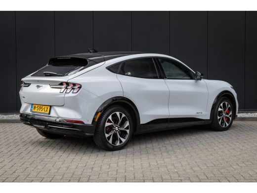 Ford Mustang Mach-E Mach-E AWD 75 kWh | Pano-dak | B&O audio | Standkachel | 360 Camera | Leder | Stuur, Stoel en Voo... ActivLease financial lease