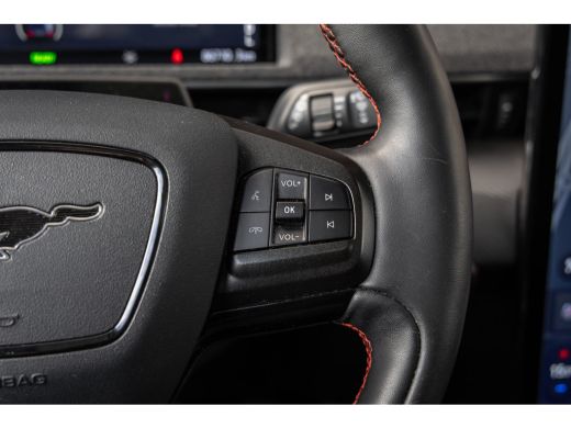 Ford Mustang Mach-E Mach-E AWD 75 kWh | Pano-dak | B&O audio | Standkachel | 360 Camera | Leder | Stuur, Stoel en Voo... ActivLease financial lease