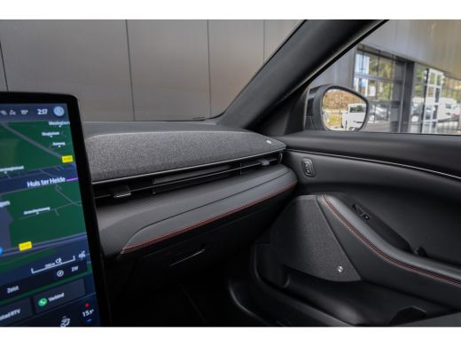 Ford Mustang Mach-E Mach-E AWD 75 kWh | Pano-dak | B&O audio | Standkachel | 360 Camera | Leder | Stuur, Stoel en Voo... ActivLease financial lease