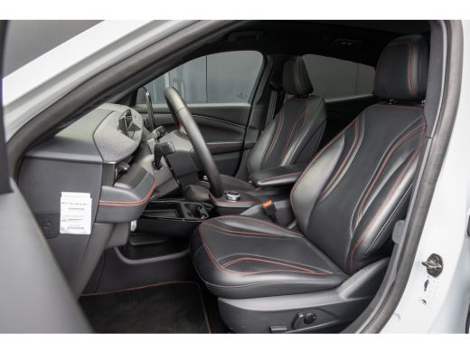 Ford Mustang Mach-E Mach-E AWD 75 kWh | Pano-dak | B&O audio | Standkachel | 360 Camera | Leder | Stuur, Stoel en Voo... ActivLease financial lease