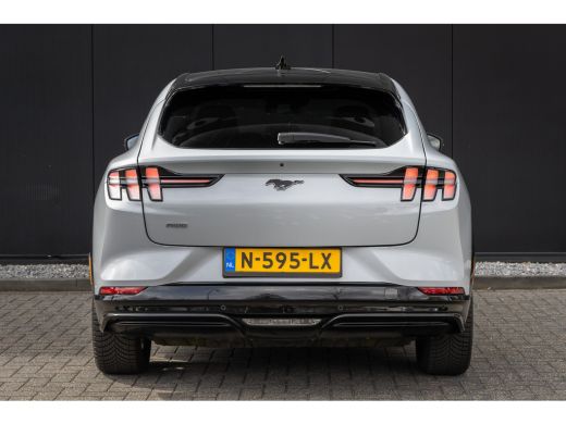 Ford Mustang Mach-E Mach-E AWD 75 kWh | Pano-dak | B&O audio | Standkachel | 360 Camera | Leder | Stuur, Stoel en Voo... ActivLease financial lease