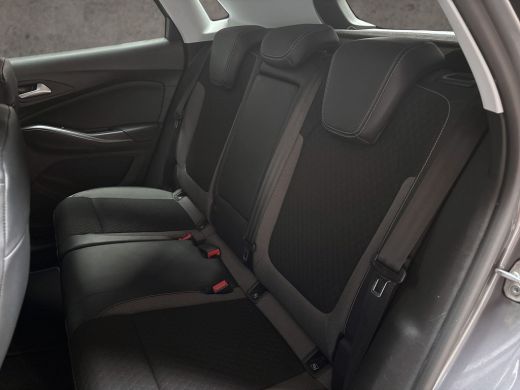 Opel Grandland X 1.2 Turbo Sport (APPLE CARPLAY, GROOT NAVI, CLIMATE, LEDER, TREKHAAK, KEYLESS, SPORTSTOELEN, GETI... ActivLease financial lease