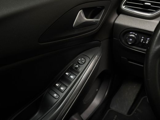 Opel Grandland X 1.2 Turbo Sport (APPLE CARPLAY, GROOT NAVI, CLIMATE, LEDER, TREKHAAK, KEYLESS, SPORTSTOELEN, GETI... ActivLease financial lease