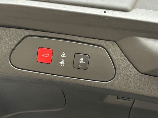 Opel Grandland X 1.2 Turbo Sport (APPLE CARPLAY, GROOT NAVI, CLIMATE, LEDER, TREKHAAK, KEYLESS, SPORTSTOELEN, GETI... ActivLease financial lease