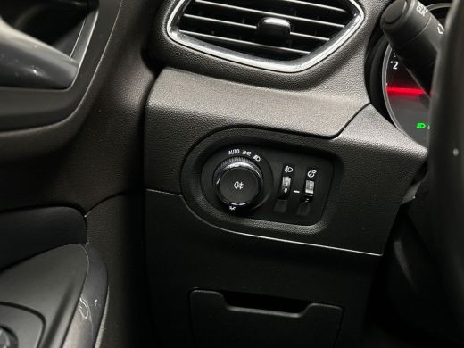 Opel Grandland X 1.2 Turbo Sport (APPLE CARPLAY, GROOT NAVI, CLIMATE, LEDER, TREKHAAK, KEYLESS, SPORTSTOELEN, GETI... ActivLease financial lease