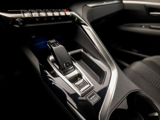 Peugeot 3008 1.2 PureTech Sport Automaat (APPLE CARPLAY, GROOT NAVI, TREKHAAK, PARKEERSENSOREN, SPORTSTOELEN, ... ActivLease financial lease