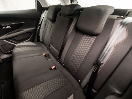 Peugeot 3008 1.2 PureTech Sport Automaat (APPLE CARPLAY, GROOT NAVI, TREKHAAK, PARKEERSENSOREN, SPORTSTOELEN, ... ActivLease financial lease