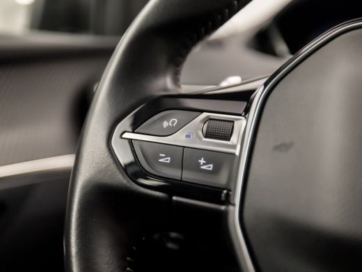 Peugeot 3008 1.2 PureTech Sport Automaat (APPLE CARPLAY, GROOT NAVI, TREKHAAK, PARKEERSENSOREN, SPORTSTOELEN, ... ActivLease financial lease