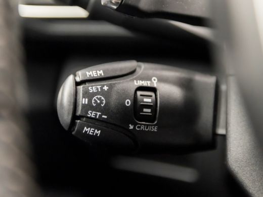 Peugeot 3008 1.2 PureTech Sport Automaat (APPLE CARPLAY, GROOT NAVI, TREKHAAK, PARKEERSENSOREN, SPORTSTOELEN, ... ActivLease financial lease