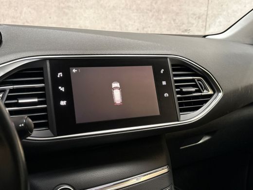 Peugeot 308 SW 1.2 PureTech Allure Sport (APPLE CARPLAY, GROOT NAVI, GETINT GLAS, SPORTSTOELEN, CRUISE, PARKE... ActivLease financial lease