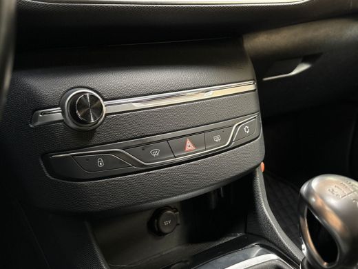 Peugeot 308 SW 1.2 PureTech Allure Sport (APPLE CARPLAY, GROOT NAVI, GETINT GLAS, SPORTSTOELEN, CRUISE, PARKE... ActivLease financial lease