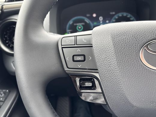 Toyota C-HR 2.0 Plug-in Hybrid 220 Executive **GEHEUGENSTOEL/ DODEHOEK DETEECTIE/ JBL AUDIO** ActivLease financial lease