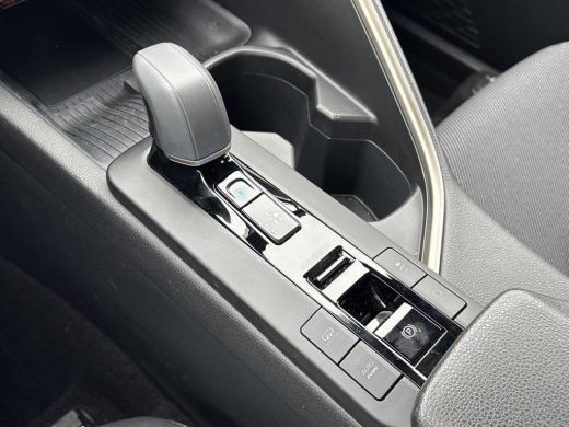 Toyota C-HR 2.0 Plug-in Hybrid 220 Executive **GEHEUGENSTOEL/ DODEHOEK DETEECTIE/ JBL AUDIO** ActivLease financial lease