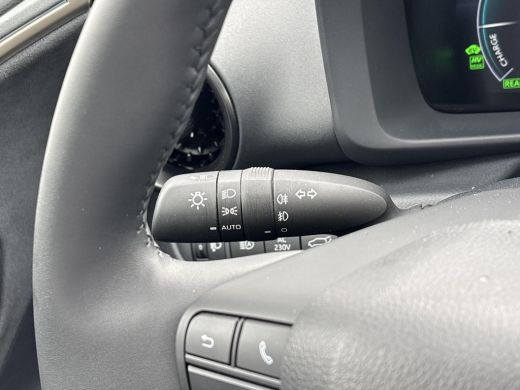 Toyota C-HR 2.0 Plug-in Hybrid 220 Executive **GEHEUGENSTOEL/ DODEHOEK DETEECTIE/ JBL AUDIO** ActivLease financial lease